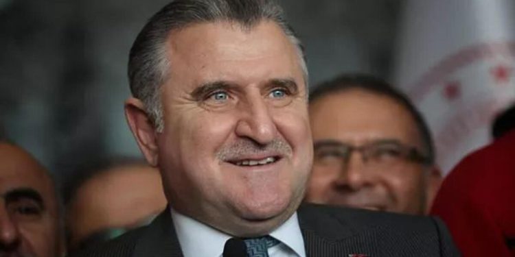 Bakan Osman Aşkın Bak, özel atletleri tebrik etti