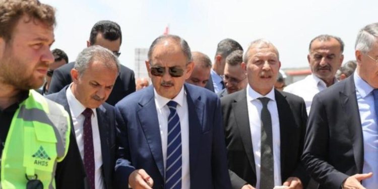 Bakan Özhaseki: Depremzede kardeşlerimize 338 süreksiz iş yerimizi daha teslim ettik