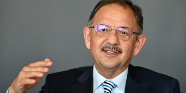 Bakan Özhaseki: Kentlerimizi tekrar ayağa kaldıracak yeni formüller üzerinde çalışıyoruz