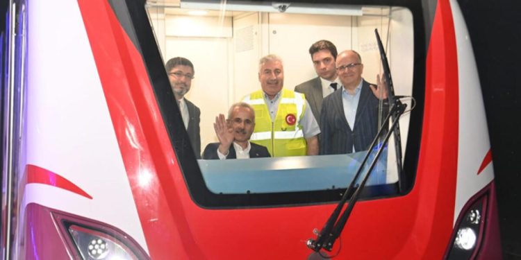 Bakan Uraloğlu, Gayrettepe-İstanbul Havalimanı Metro çalışmalarını inceledi… Türkiye’nin en süratli metrosu
