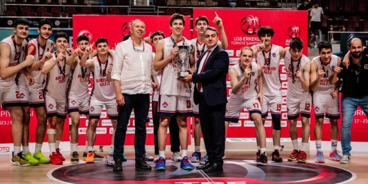 Basketbolda U16 Türkiye şampiyonu, Bahçeşehir Koleji oldu