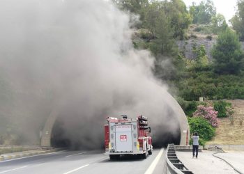 Bayraklı Tüneli’ndeki TIR Yangını, Elektrik Aksamından Çıkmış