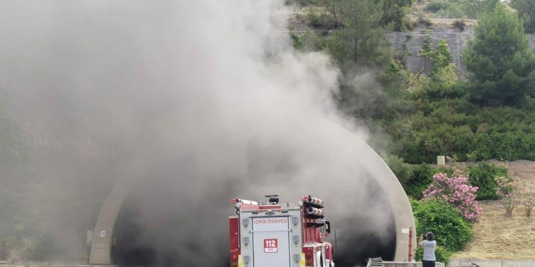 Bayraklı Tüneli’ndeki TIR Yangını, Elektrik Aksamından Çıkmış