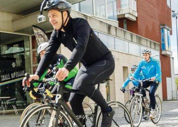 Belçika Başbakanı’nı kaskı kurtardı