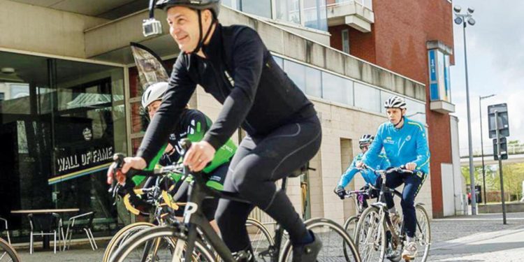 Belçika Başbakanı’nı kaskı kurtardı