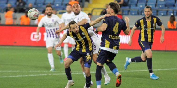 Belediye Derince Spor, TFF 2’nci Lig’e yükseldi