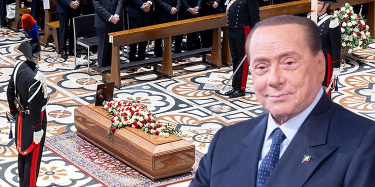 Berlusconi son seyahatine uğurlandı! Külleri mozolede saklanacak