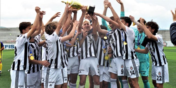 Beşiktaş Artaş U-17’de şampiyonluk memnunluğu