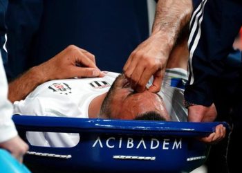 Beşiktaş’ta Cenk Tosun şanssız sakatlık yaşadı