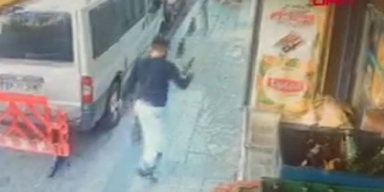 Beyoğlu’nda Bayanlara Tacizi Engelleyen Esnafı Kurşunladılar