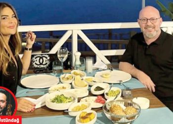 Birinci fotoğraf tatilden… Hasret Yıldız aşkı buldu!