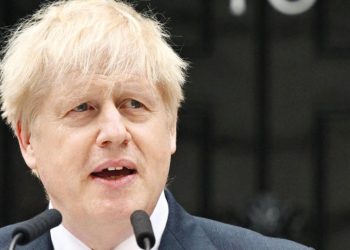 Boris Johnson vekillikten istifa etti
