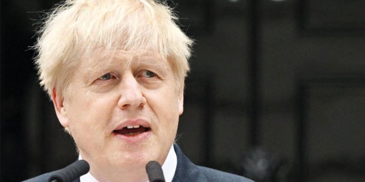 Boris Johnson vekillikten istifa etti