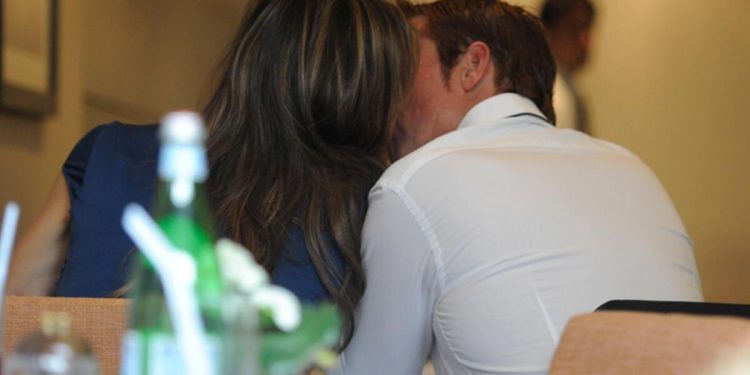 Bu skandal aşk uğruna güçlü kocasına ihanet etmişti… 11 saat kral dairesi kaçamağı dizi oldu