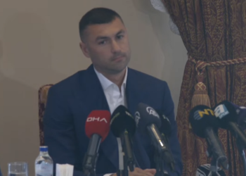 Burak Yılmaz futbolu bıraktığını açıkladı! Sırada ne var?