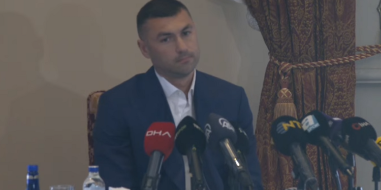 Burak Yılmaz futbolu bıraktığını açıkladı! Sırada ne var?