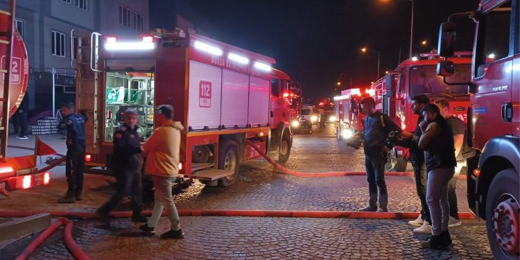 Bursa’da kauçuk fabrikasında korkutan yangın!
