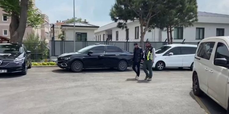 CHP Ofisine Akında 3 Gözaltı
