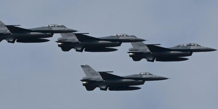 Çin ve Rus uçakları, Güney Kore’nin hava savunma alanına girdi