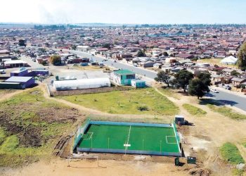 Cips paketinden futbol alanı