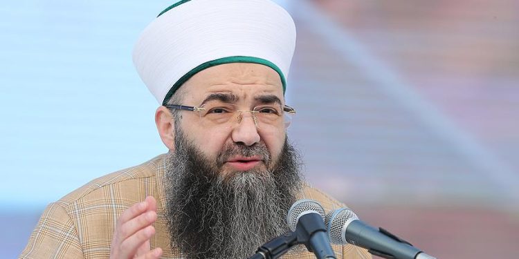 Cübbeli Ahmet: İki Erkeğin Tokalaşmasında Tehlike Var, Baktın Elini Bırakmıyor…