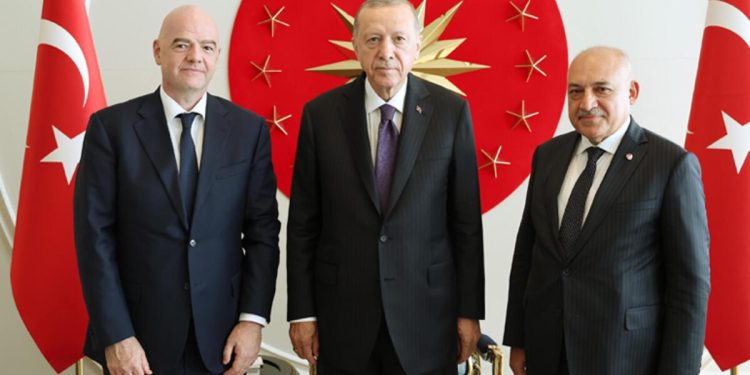 Cumhurbaşkanı Erdoğan, FIFA Lideri Infantino ve UEFA Lideri Ceferin’i kabul etti