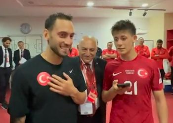 Cumhurbaşkanı Erdoğan ulusal futbolcuları telefonla arayarak tebrik etti