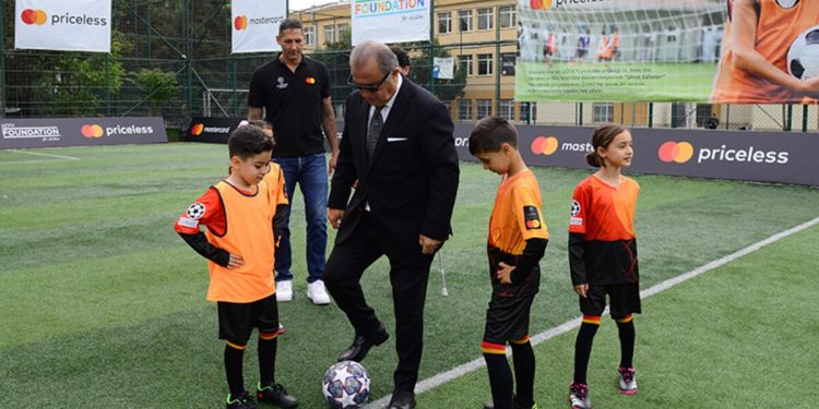 Depremzede çocuklar için “Umut Sahaları” projesi