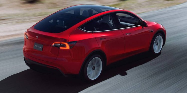 Dolar fırladı, Tesla Model Y’nin Türkiye fiyatına büyük artırım geldi