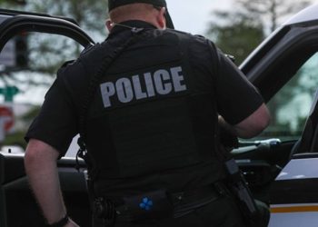 Dört yaşındaki kız çocuğu meskendeki silahla kendini vurdu