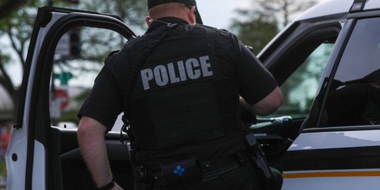 Dört yaşındaki kız çocuğu meskendeki silahla kendini vurdu