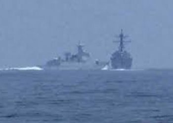 Dünya bu manzaraları konuşuyor… Tayvan Körfezi’nde ABD-Çin savaş gemileri karşı karşıya