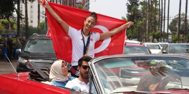 Dünya şampiyonu Nafia, çocukluk hayalini gerçekleştirdi