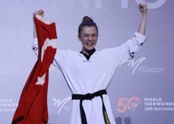 Dünya Tekvando Şampiyonu Merve Dinçel, Madalyasını Pes Etmeyen Bayanlara Armağan Etti