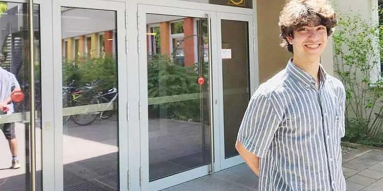 Efe Berk 15 yaşında üniversiteli oldu