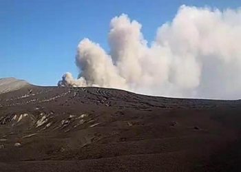 Endonezya’daki Anak Krakatau Yanardağı’nda patlama