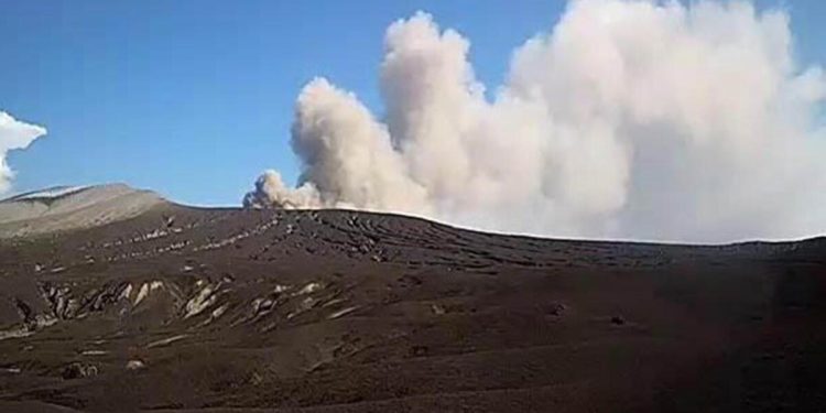 Endonezya’daki Anak Krakatau Yanardağı’nda patlama