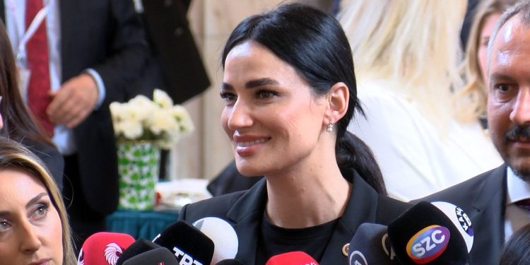 Eski Türkiye Hoşu Milletvekili Kaydını Yaptırdı