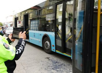 Faciadan dönüldü! İki belediye otobüsü çarpıştı, 15 yolcu yaralandı