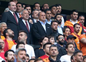Fatih Terim, Galatasaray-Fenerbahçe maçını tribünden takip etti