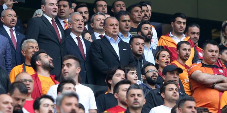 Fatih Terim, Galatasaray-Fenerbahçe maçını tribünden takip etti