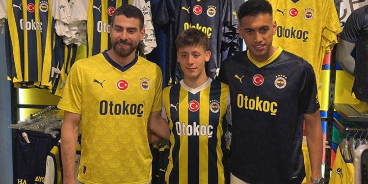 Fenerbahçe yeni dönem formalarını tanıttı! Arda Güler ve Ali Koç…