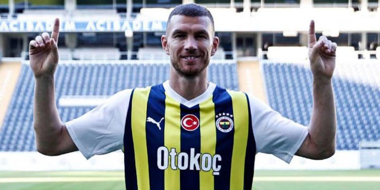 ‘Fenerbahçe’de Dzeko üzere bir golcü yoktu! Yaşlanmıyor, sakatlanmıyor, Ronaldo ile birebir listede…’ Bosna Hersekli gazeteciler anlattı…