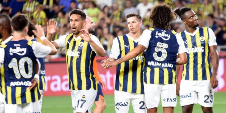 Fenerbahçeli oyuncular kupa zaferi sonrası konuştu! İsmail Yüksek: Sözlerim yanlış anlaşıldı