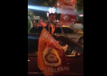 Fenerbahçeli taraftar Galatasaray’ın şampiyonluğunu bu türlü kutladı