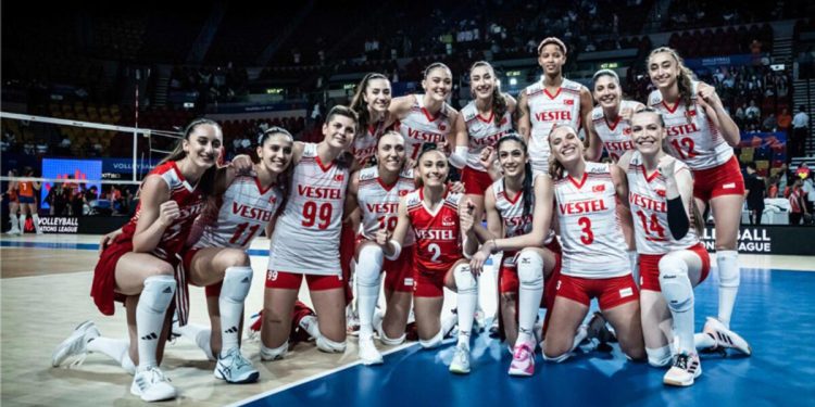 Filenin Sultanları set vermeden kazandı! (Türkiye 3-0 Kanada)