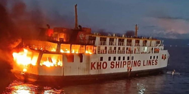 Filipinler’de 120 yolcunun bulunduğu feribotta yangın