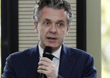 Fransa’daki 5.8’lik sarsıntıda binalar hasar gördü! Bakan Bechu’dan açıklama…