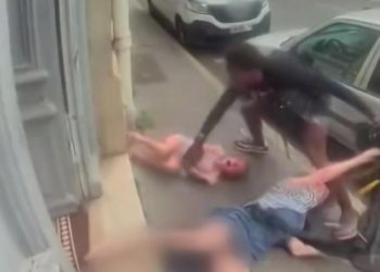 Fransa’yı karıştıran görüntü! Saçlarından sürükledi, torununu kaçırmaya çalıştı