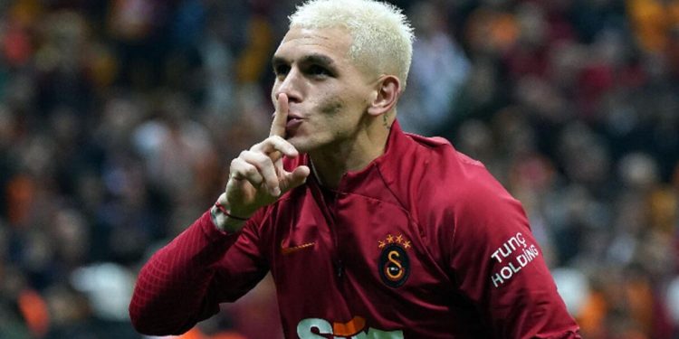 Galatasaray Sportif A.Ş. Başkanvekili Erden Timur, Gaspar’ı ikna edince, ‘imkansız’ denilen Torreira 9 milyon Euro ucuza alındı